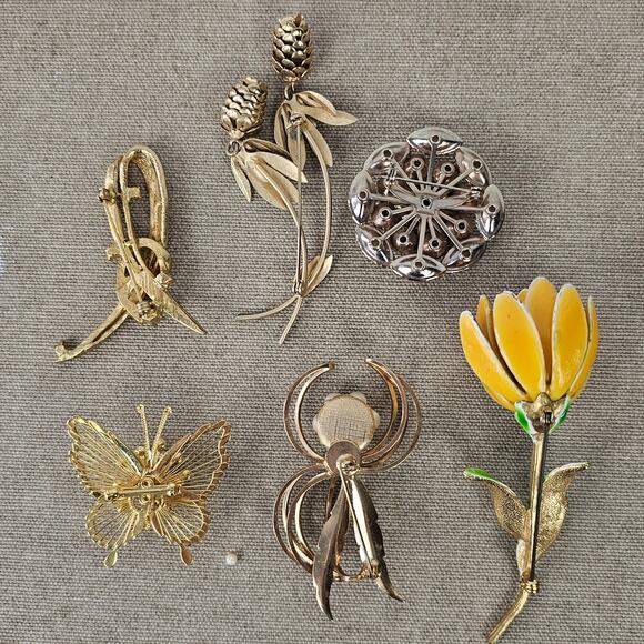 VTG lot 6 brooches butterfly pinecone floral abstract pins - Picture 2 of 8